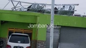 Hujan Disertai Angin Porak-porandakan Rumah Warga Megaluh Jombang