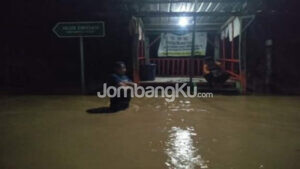 Sungai Pancir Gunting Meluap, Puluhan Rumah di Kademangan Jombang Terendam