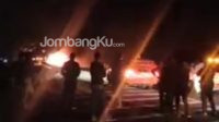 Breaking News : Mobil Ambulans Terbakar di Tol Tembelang Jombang