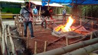 Jejak Sabung Ayam di Pagak Jombang, Parkir Kendaraan di Rumah Warga