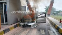 Ada Grand Livina Terbakar Gerbang Tol Jombang-Mojokerto, Kok Bisa