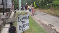 Jalan Mulus Tapi Bohong ! Ini Reaksi Warga Blimbing Kesamben Jombang