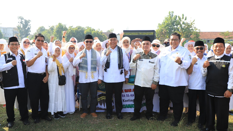 Sugiat membuka Bimtek Manasik Haji Guru RA se Kabupaten Jombang