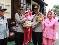 Wakapolres Jombang bersama Bhayangkari Tinjau Pospam dan Posyan Operasi Lilin Semeru 2024