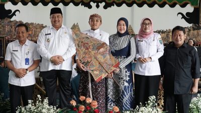 Kenalkan Budaya ke Murid SD, Disdikbud Jombang Gelar “Sinau Wayang Bersama Abah Bupati Warsubi”