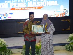 PWI Jombang Award 2025: Arwigati Dinobatkan sebagai Tokoh Pelestari Tradisi Ketahanan Pangan Berbasis Komunitas