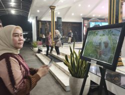 Hadiri Puncak HPN 2025, Ketua TP PKK Jombang Terpukau dengan Fotografi Jurnalistik