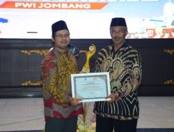PWI Jombang Award 2025: Kiai Masruch Dinobatkan sebagai Tokoh Inovatif Ketahanan Pangan Berbasis Pesantren