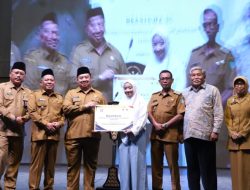 Abah Warsubi Luncurkan Beasiswa untuk Siswa Berprestasi yang Kurang Mampu di Jombang