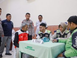 Polres Jombang Gelar Bakti Kesehatan dan Bagikan Bansos untuk Ojol dan Abang Becak
