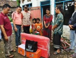 Bupati Jombang Berikan Bantuan Perbaikan Rumah Rusak di Mayangan