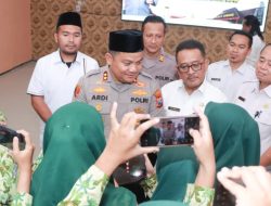 Belajar Bareng Kapolres Jombang, Pelajar SMKN 1 Dibekali Pencegahan Kenakalan Remaja dan Simulasi Wawancara Jurnalistik