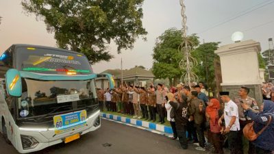 CJH Kloter 60-61 Asal Jombang Diberangkatkan, Diminta Jaga Kesehatan di Cuaca Ekstrem